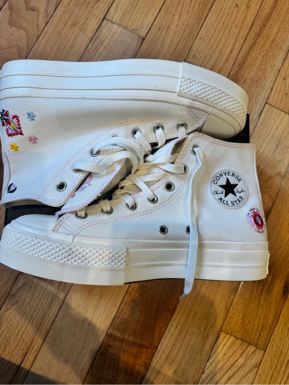 Converse Chuck Taylor All Star Lift Platform Floral Embroidery - Picture 7 of 11